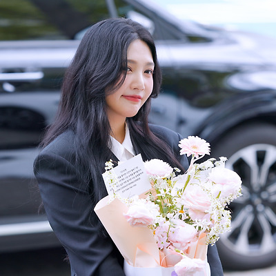 [8K] 240410 봄맞이 머리하고 출근한 레드벨벳 조이 Joy SBS 동물농장 출근길 직캠 | BOX