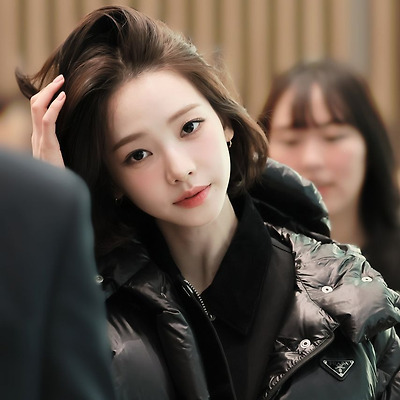 배우삘 나는 단발 카리나