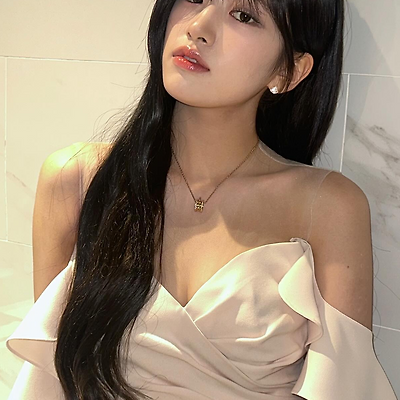 무대를 감상하는 여신 드레스 아이브 안유진 인스타그램 사진