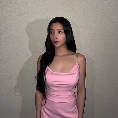 권은비 USA 핑크 드레스, 하늘색 드레스