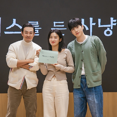 ‘메스를 든 사냥꾼’ 박주현-박용우-강훈, 대본 리딩 현장 공개