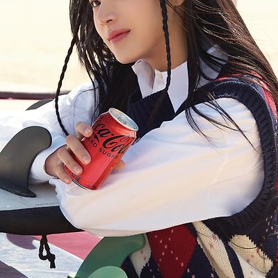 뉴진스 배경화면 코카콜라 제로
