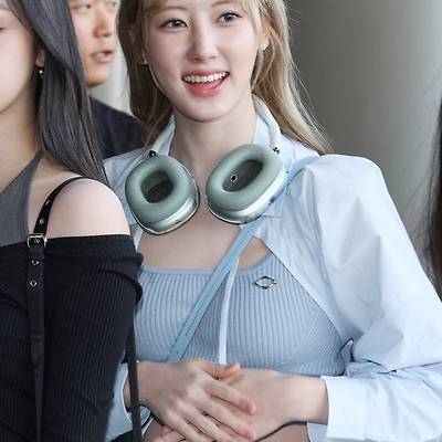 240509 베이비몬스터 첫 공항 출국 기사사진들 모음