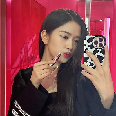 아이브 유진 가을 그리고 강혜원 입생로랑뷰티팝업 매장 오픈기념 사진들