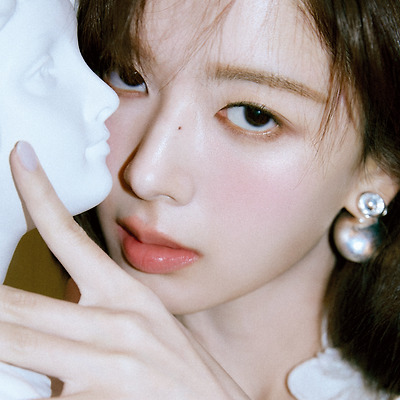 노정의, 팔색조 매력
