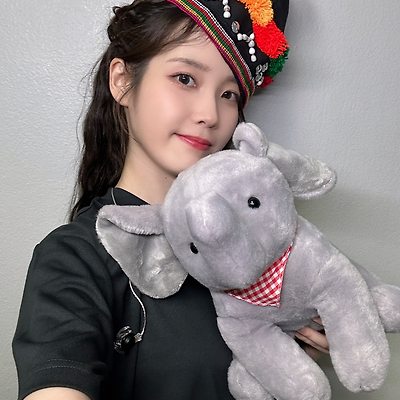 240629 아이유 HEREH 방콕 콘서트 1일차 기념사진 & 셋리스트