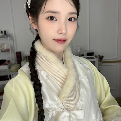 250124 아이유 할명수 출연 기념 한복 셀카 및 사진