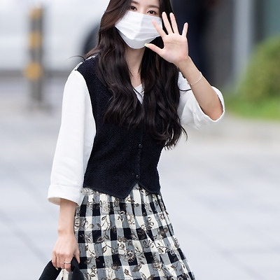 2021.10.11 SBS 박소현의 러브게임 - 조유리, 권은비 출퇴근 23p