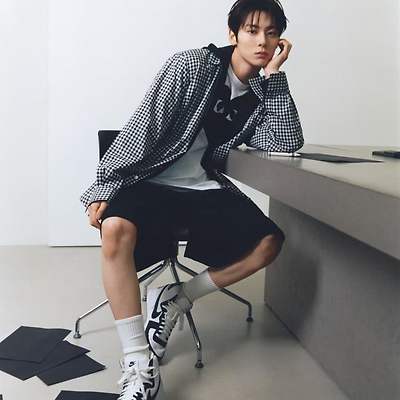 황민현 꼼데가르송 화보 지큐코리아