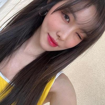 유주 인스타그램 셀카 사진 231215