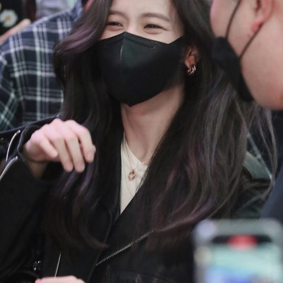 블랙핑크 지수, 파리 패션위크를 위해 출국하며 해맑음 방출