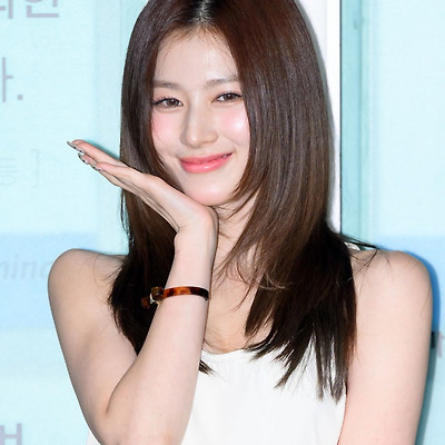 출국하는 청순여신 사나