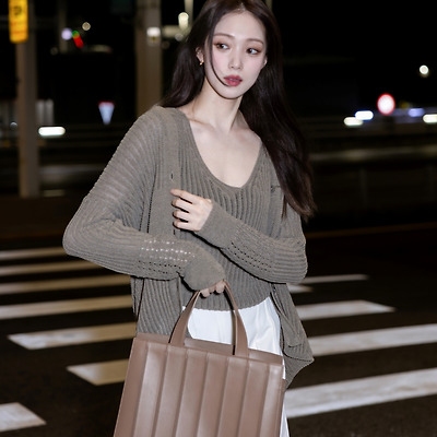 배우 이성경,  공항패션