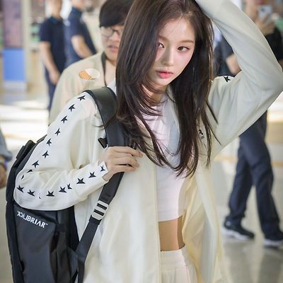 설윤 공항짤