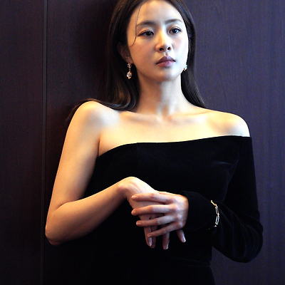 강소라, 몽환적 화보 비하인드 컷 공개