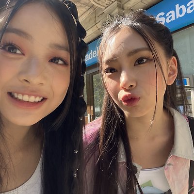 뉴진스 혜인 셀카 인스타그램 사진 배경화면