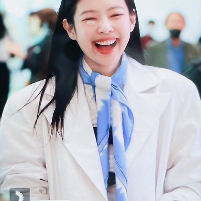 230306  블랙핑크 제니 공항 출국 사진 움짤들(프랑스로 출국하는 제니)