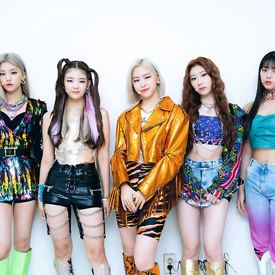 있지(ITZY) 'Not Shy' 200823 인기가요 PD 포토