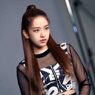 아이브(IVE) 데뷔 1주년 기념 '데뷔 프로필 촬영 비하인드' 공개!