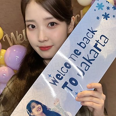 240428 아이유 HEREH 자카르타 콘서트 2일차 기념사진 & 셋리스트