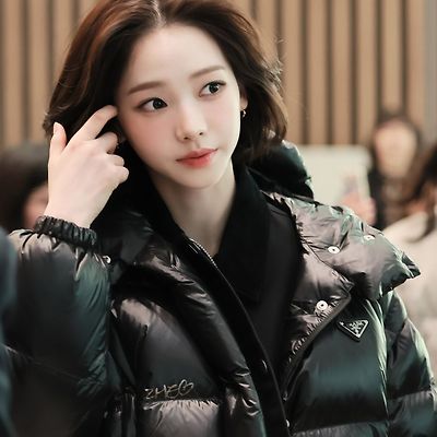이탈리아 밀라노 출국하는 단발 카리나