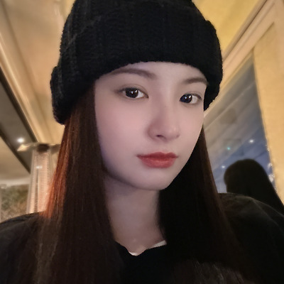 설날을 기념하며 셀피를 올려준 에버글로우 왕이런