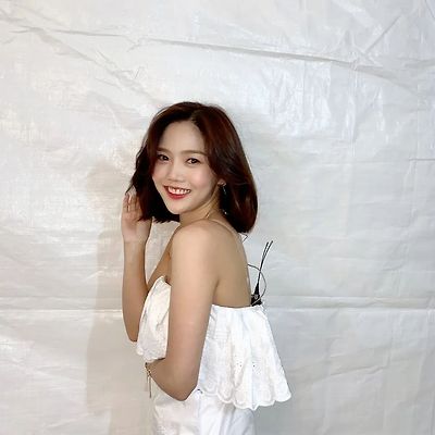 오마이걸 효정 화이트 드레스 인스타그램 셀카 사진
