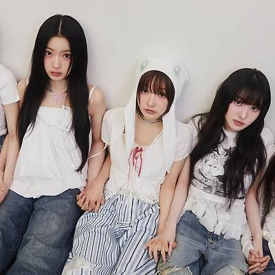 키키(KiiiKiii), 설레는 데뷔 인사
