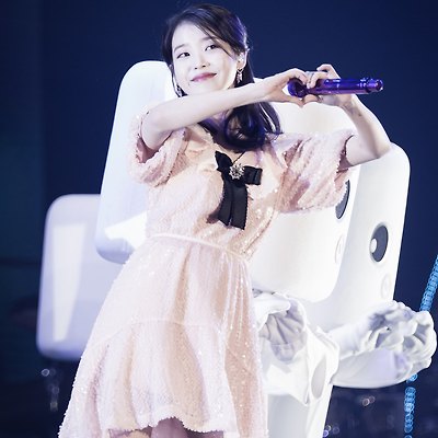 아이유 15주년 전시회 인형탈 아이유 목격담 모음