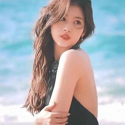 해변의 섹시한 사나