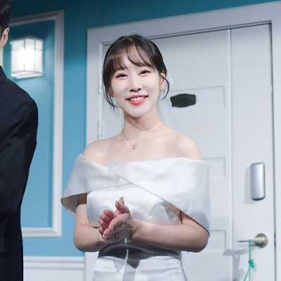 241014 연극 한뼘사이 커튼콜 포토타임 퇴근길 마혜리 役 문서우 23장