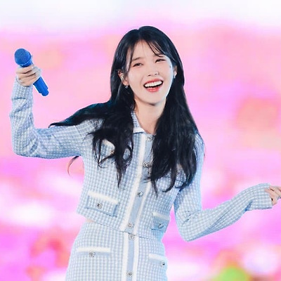 모모콘에서 팬서비스하는 아이유