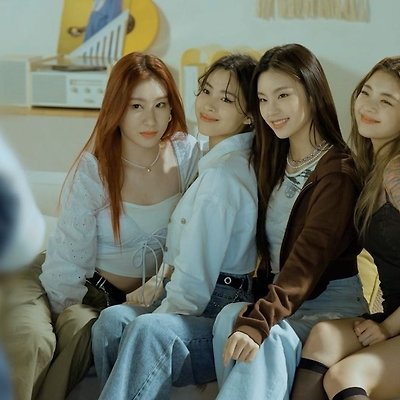 잇지 H&M 화보