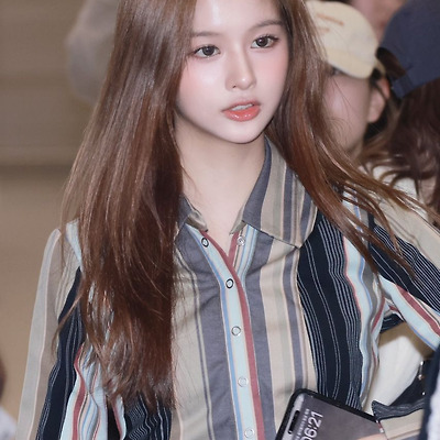 설윤 출국 패션