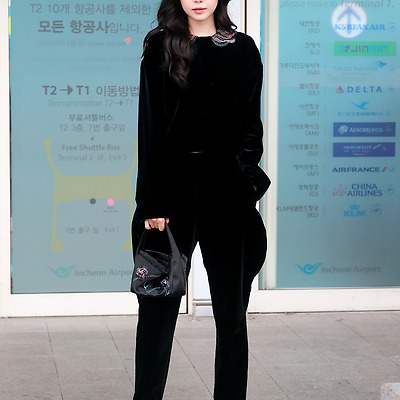 배우 손나은, 공항 패션