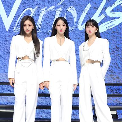 비비지(VIVIZ) 세 번째 미니앨범 '베리어스(VarioUS)' 발매 기념 쇼케이스 고화질