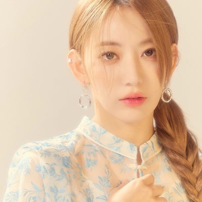 르세라핌(LE SSERAFIM) 미야와키 사쿠라(Miyawaki Sakura) LILY BROWN 2023 봄 화보③ 고화질