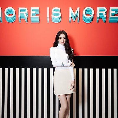 한소희(Han So-hee) 부쉐론 2023 까르뜨 블량슈 'MORE IS MORE' 하이주얼리 전시 기념행사 고화질