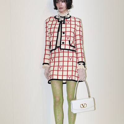 나나(NANA) 발렌티노 2025 가을 컬렉션 팝업스토어 오픈 행사 고화질