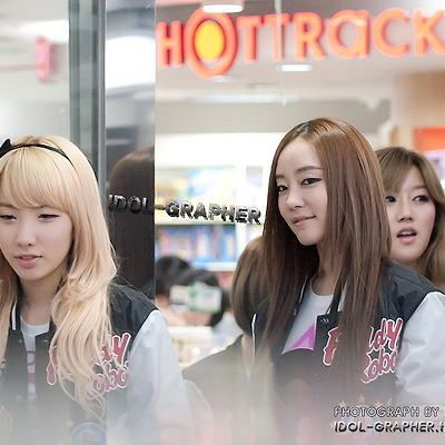[PHOTO] 110501 목동 핫트랙스 팬사인회 - 레인보우 by o첫눈에o