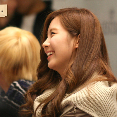 2011 11월 사인회 팬과 포옹하는 소녀시대 서현