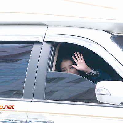 120325 인기가요 퇴근직찍 by 미스터신iu