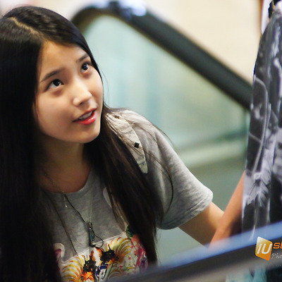 120715 아이유 김포출국 by 미스터신iu