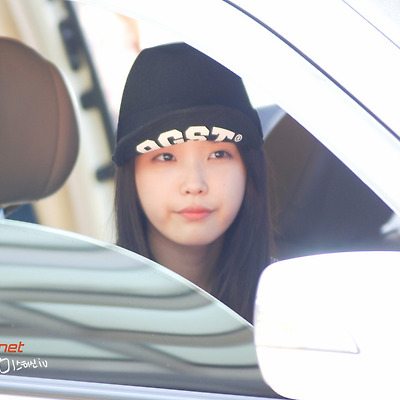 120427 인천공항에서 칸쵸먹는 아이유 BY 미스터신iu