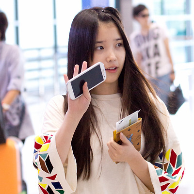 120902 아이유 인천공항 입국 by 미스터신iu