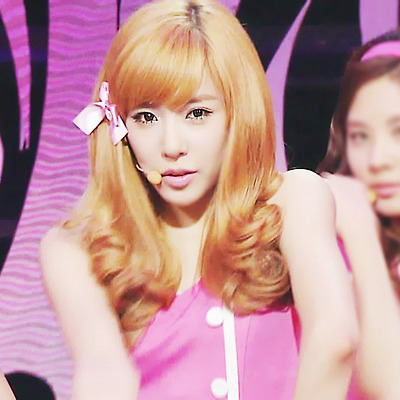 소녀시대 티파니~! 훗 공중파무대 핑크색무대의상ㅋㅋ