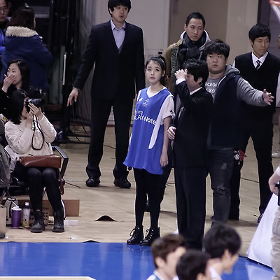 120211 서울 삼성 vs원주 동부 프로농구 아이유 하프타임 공연