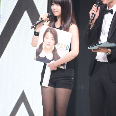 120902 인기가요 퇴근 강남스타일 아이유 by 미스터신iu