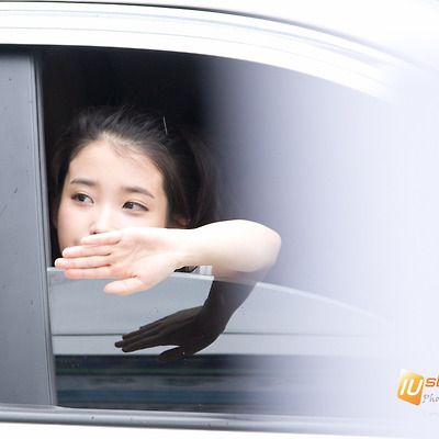 120527 아이유 인기가요 퇴근길 by 미스터신iu
