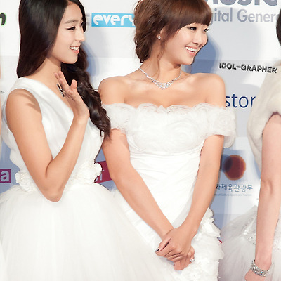 [PHOTO] 111124 2011 멜론 뮤직어워드 레드카펫 - 씨스타 by IDOL-GRAPHER